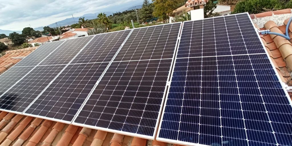Instalación solar residencial C. la Cruz